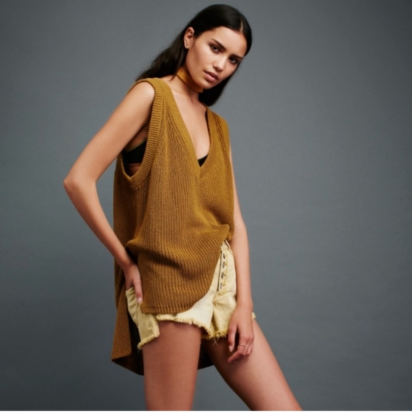 Free People Women's Honey Drip Sweater Knit Vest in Gold Size XS Oversized - Picture 1 of 9